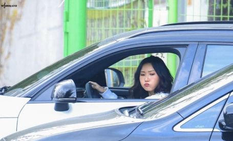 Hwasa owns a Volvo XC40 car.